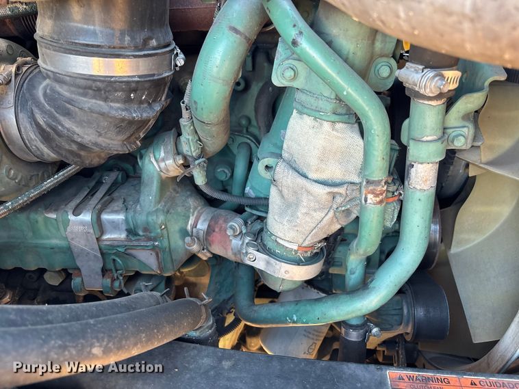 image for item YA1296 2016 Volvo VNL semi truck