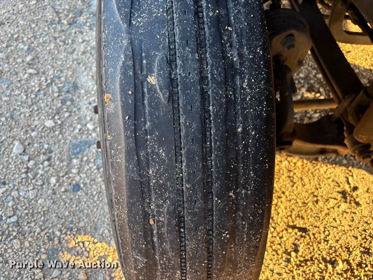 image for item YA1296 2016 Volvo VNL semi truck