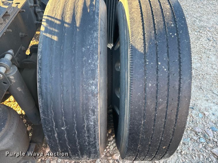 image for item YA1296 2016 Volvo VNL semi truck