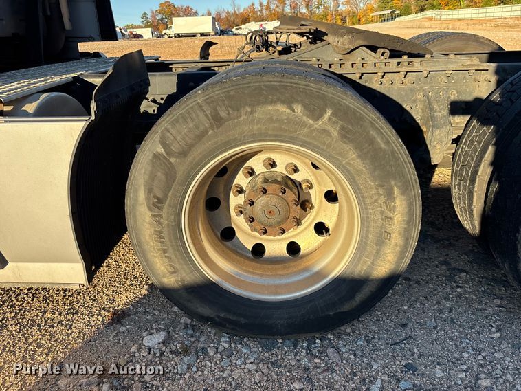 image for item YA1296 2016 Volvo VNL semi truck