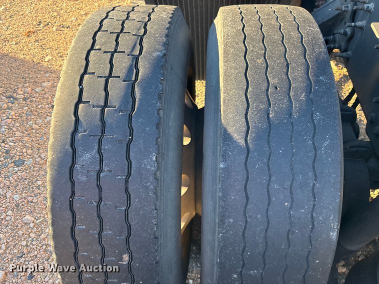 image for item YA1296 2016 Volvo VNL semi truck