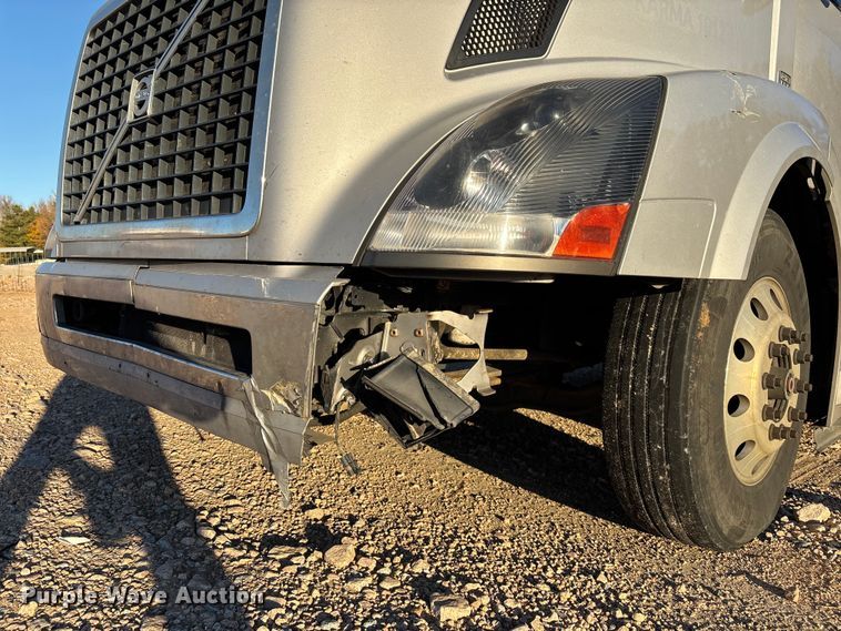 image for item YA1296 2016 Volvo VNL semi truck