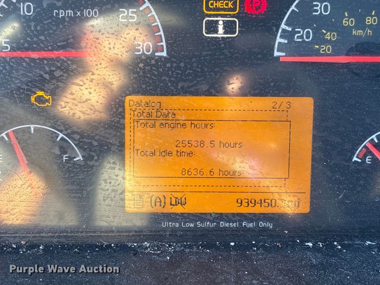 image for item YA1296 2016 Volvo VNL semi truck