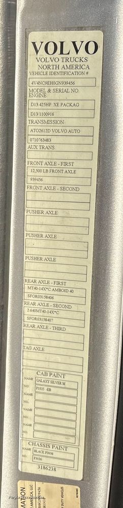 image for item YA1296 2016 Volvo VNL semi truck