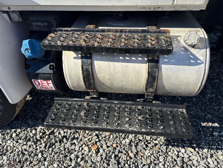 image for item YA1341 2016 International 4300 box truck