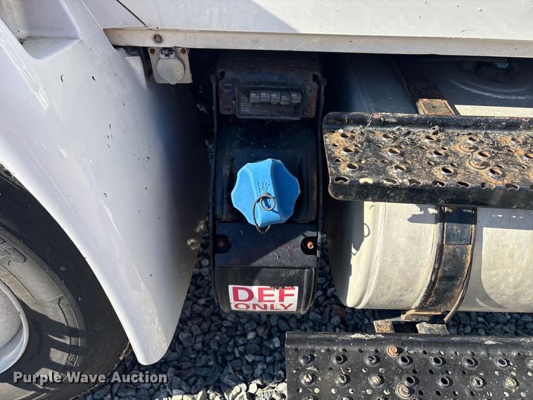 image for item YA1341 2016 International 4300 box truck