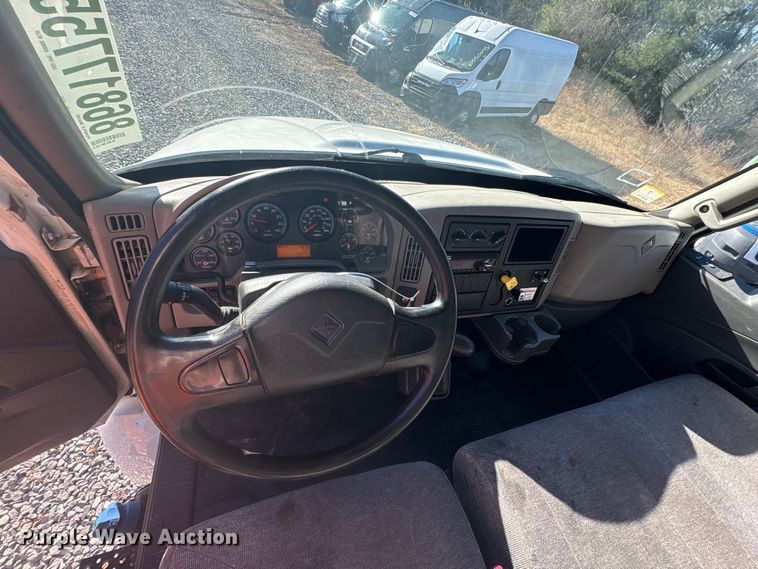 image for item YA1341 2016 International 4300 box truck