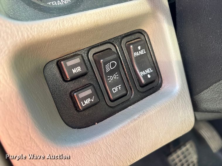 image for item YA1341 2016 International 4300 box truck