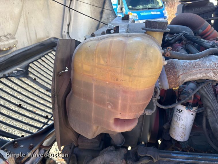 image for item YA1341 2016 International 4300 box truck