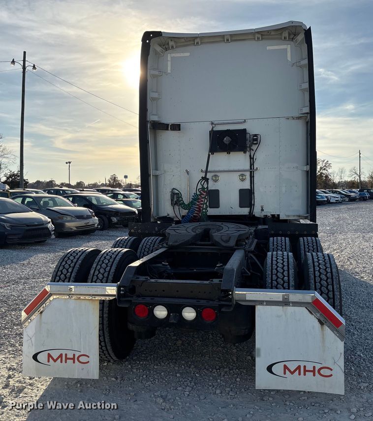 image for item YA1473 2017 Kenworth  T680 semi truck