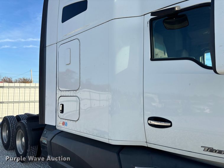 image for item YA1473 2017 Kenworth  T680 semi truck
