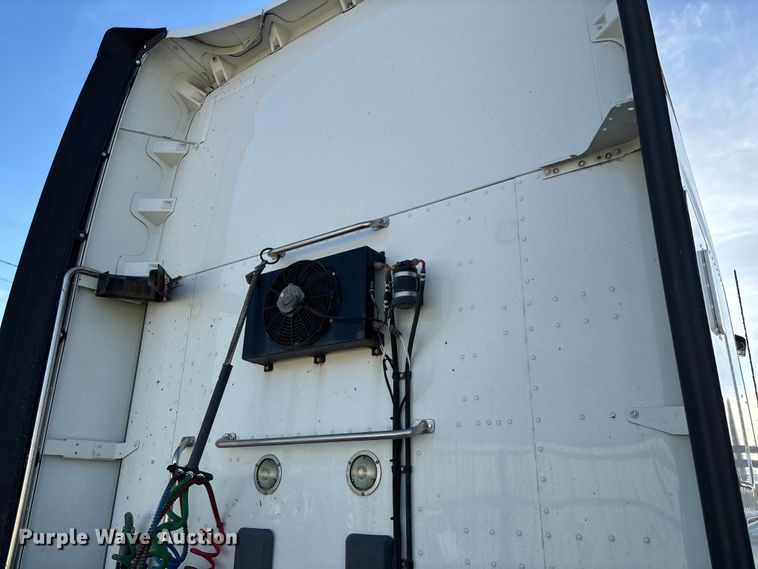 image for item YA1473 2017 Kenworth  T680 semi truck