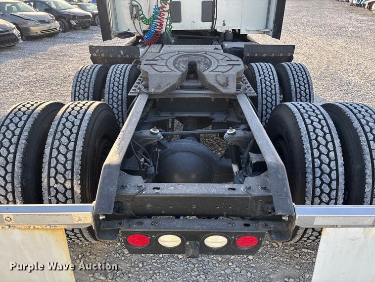 image for item YA1473 2017 Kenworth  T680 semi truck