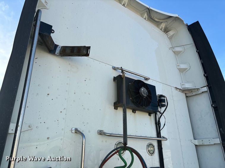 image for item YA1473 2017 Kenworth  T680 semi truck