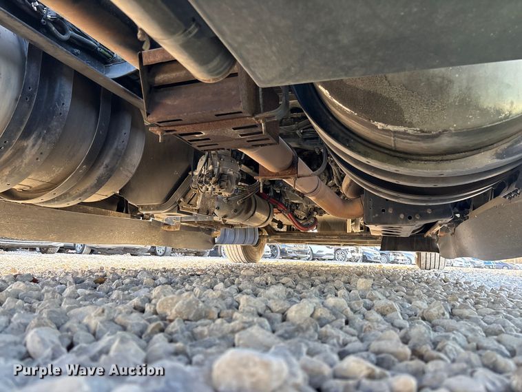 image for item YA1473 2017 Kenworth  T680 semi truck