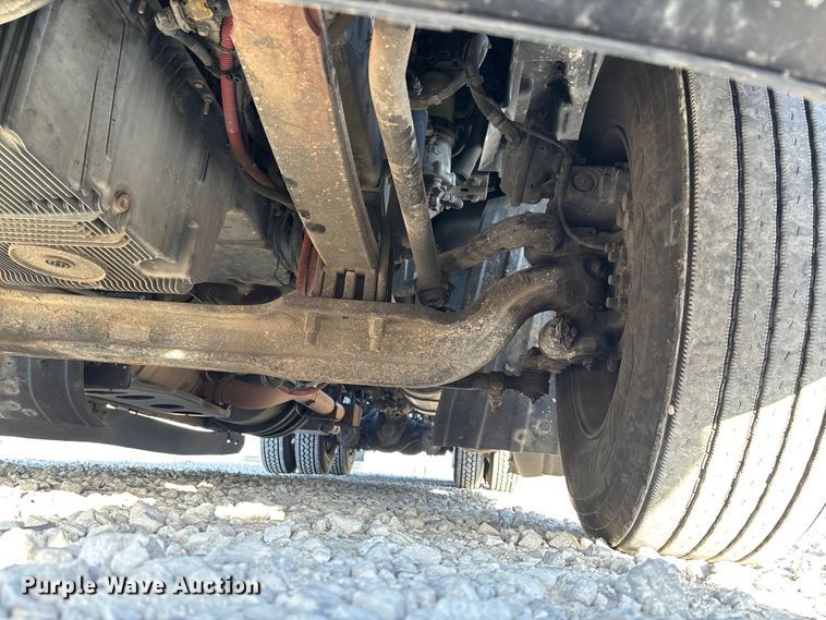 image for item YA1473 2017 Kenworth  T680 semi truck