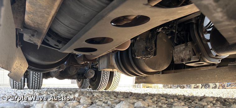 image for item YA1473 2017 Kenworth  T680 semi truck