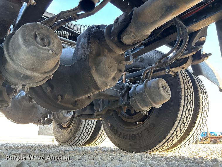 image for item YA1473 2017 Kenworth  T680 semi truck