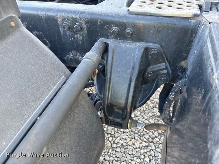 image for item YA1473 2017 Kenworth  T680 semi truck