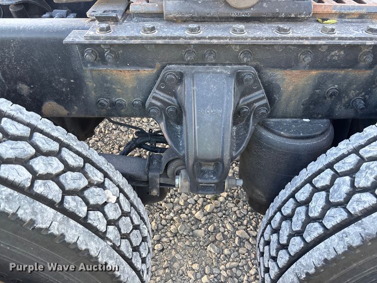 image for item YA1473 2017 Kenworth  T680 semi truck