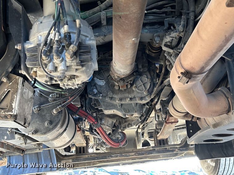 image for item YA1473 2017 Kenworth  T680 semi truck