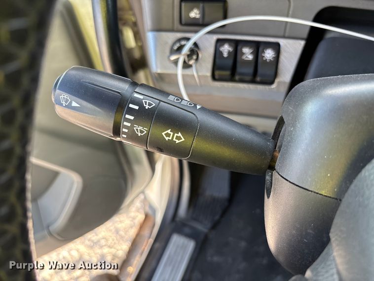 image for item YA1473 2017 Kenworth  T680 semi truck