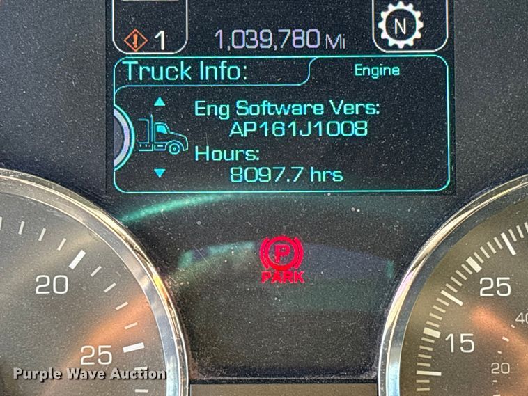 image for item YA1473 2017 Kenworth  T680 semi truck