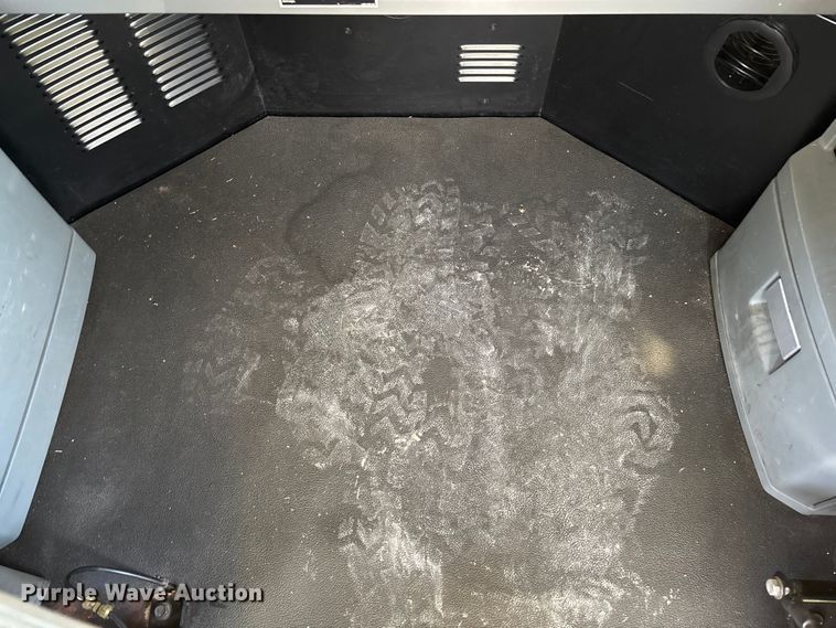 image for item YA1473 2017 Kenworth  T680 semi truck