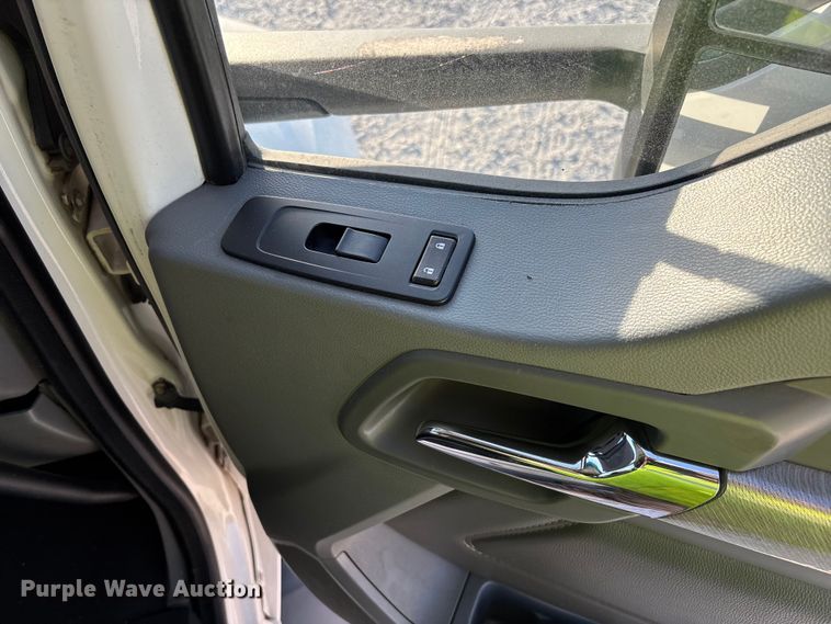 image for item YA1473 2017 Kenworth  T680 semi truck