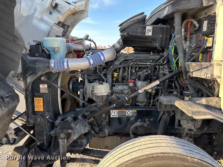 image for item YA1473 2017 Kenworth  T680 semi truck