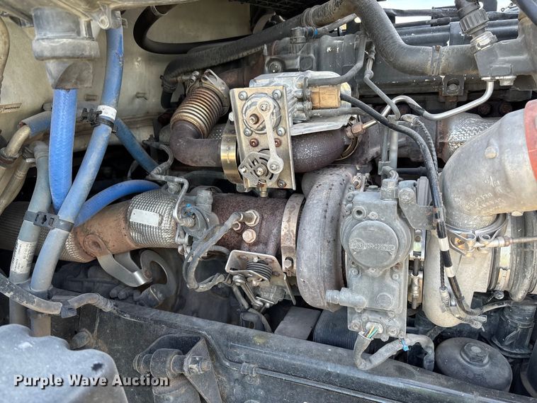 image for item YA1473 2017 Kenworth  T680 semi truck