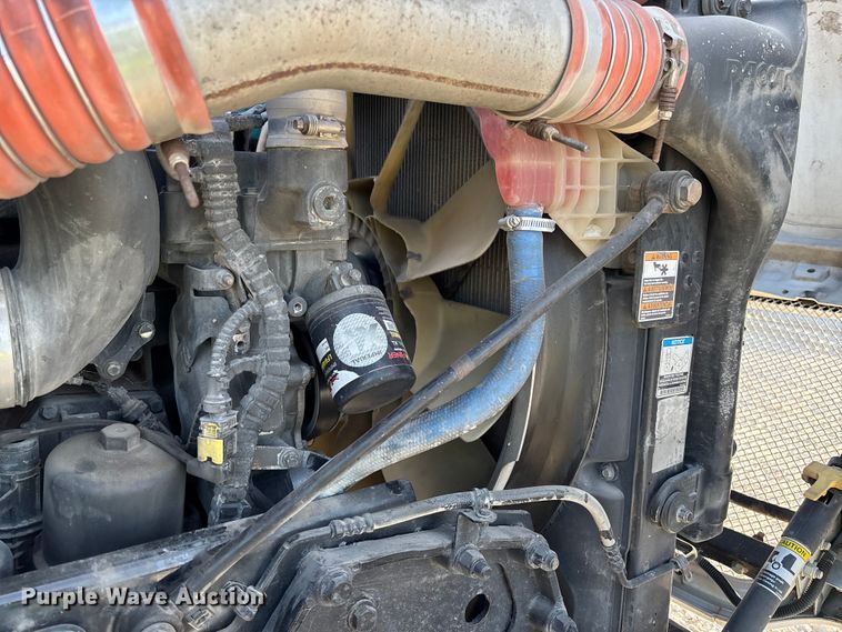 image for item YA1473 2017 Kenworth  T680 semi truck