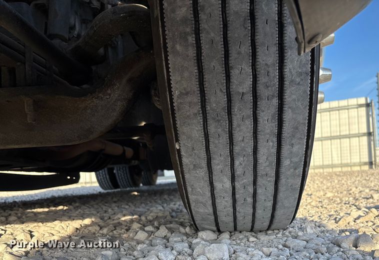 image for item YA1473 2017 Kenworth  T680 semi truck