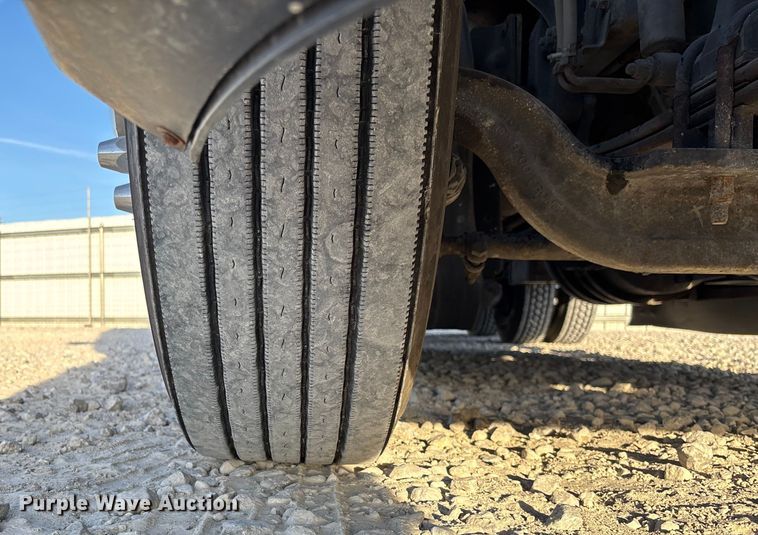 image for item YA1473 2017 Kenworth  T680 semi truck