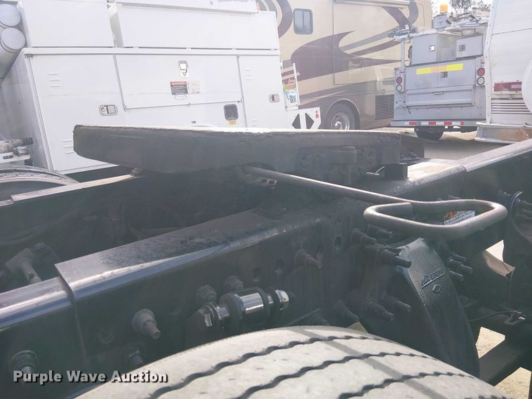 image for item YA1484 2020 Freightliner Cascadia semi truck