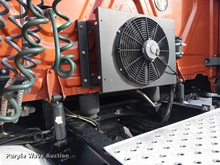 image for item YA1484 2020 Freightliner Cascadia semi truck