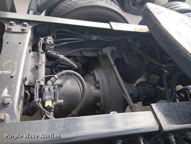 image for item YA1484 2020 Freightliner Cascadia semi truck