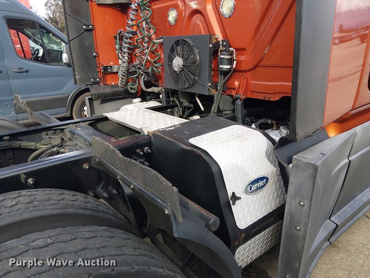 image for item YA1484 2020 Freightliner Cascadia semi truck