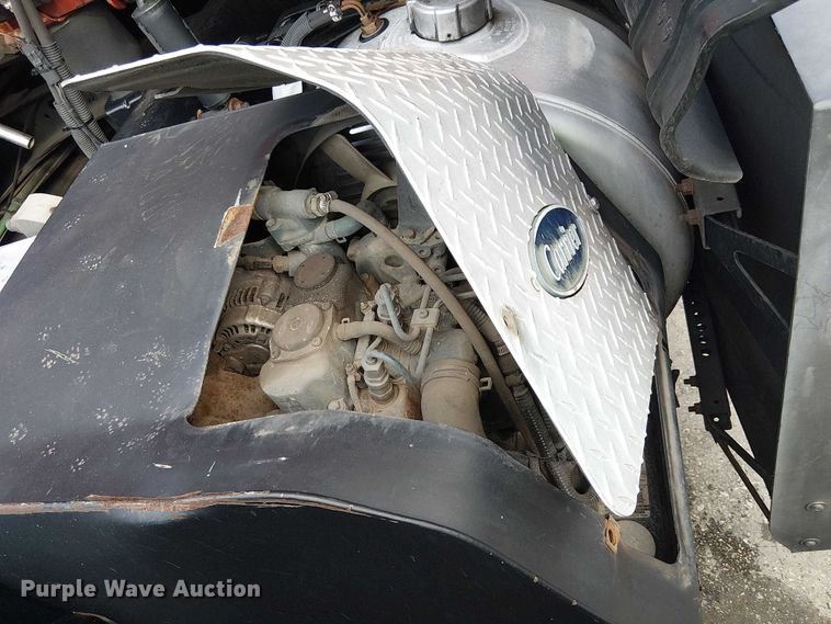 image for item YA1484 2020 Freightliner Cascadia semi truck