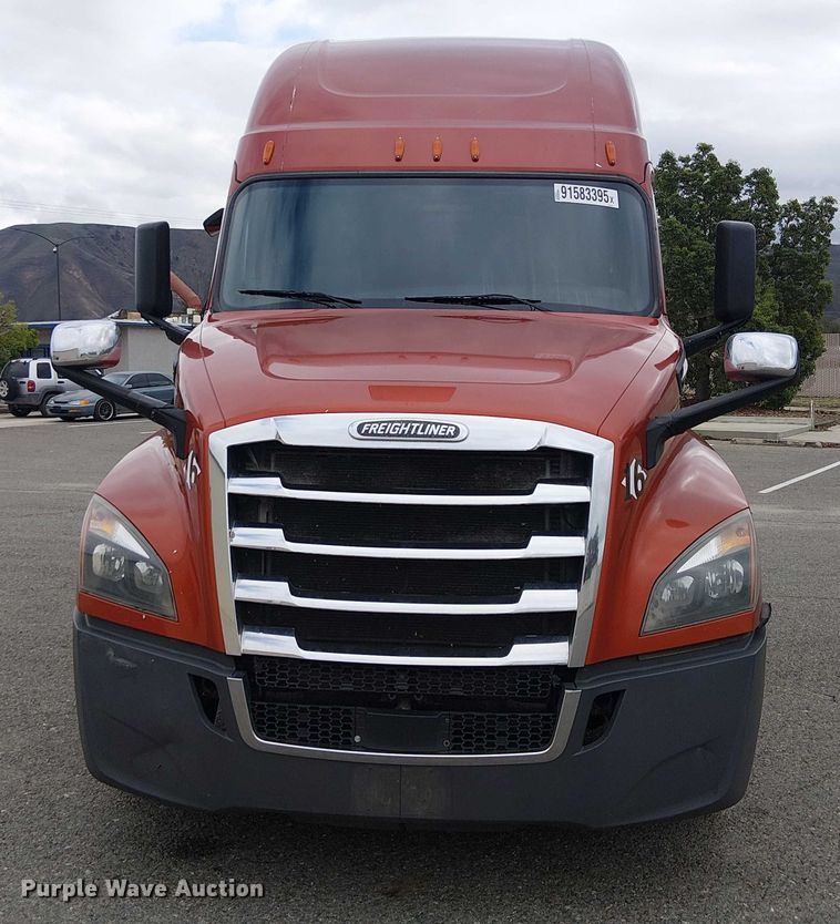 image for item YA1484 2020 Freightliner Cascadia semi truck