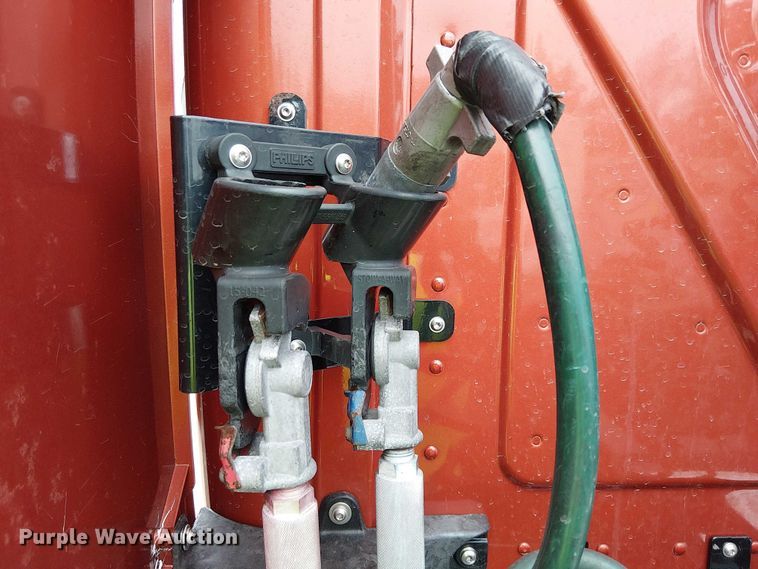 image for item YA1484 2020 Freightliner Cascadia semi truck