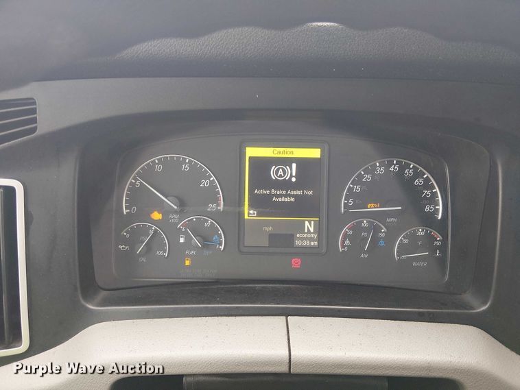 image for item YA1484 2020 Freightliner Cascadia semi truck