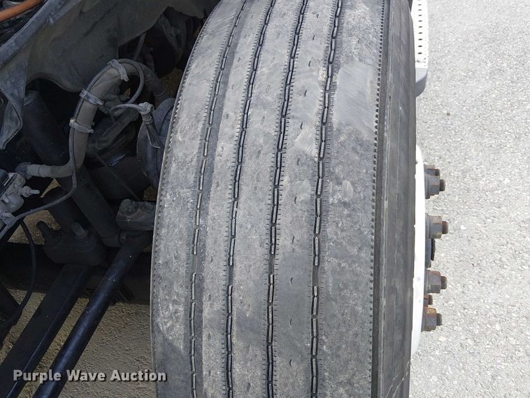 image for item YA1484 2020 Freightliner Cascadia semi truck