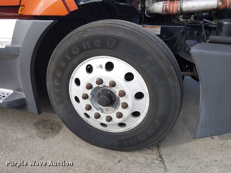 image for item YA1484 2020 Freightliner Cascadia semi truck