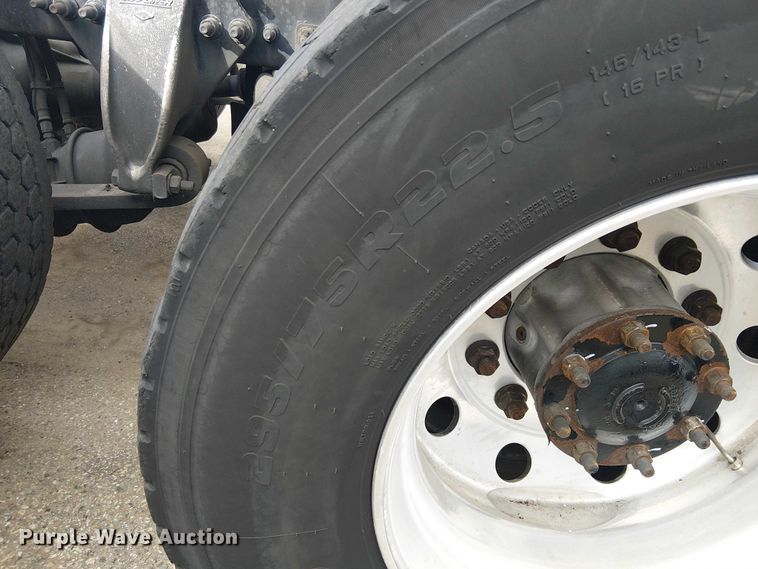 image for item YA1484 2020 Freightliner Cascadia semi truck