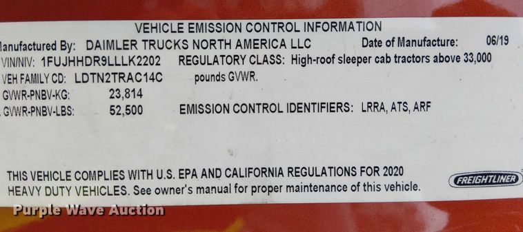 image for item YA1484 2020 Freightliner Cascadia semi truck