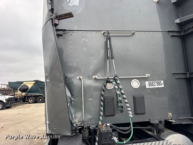 image for item YA1520 2022 Kenworth T680 semi truck