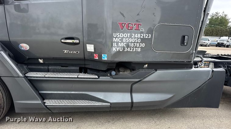 image for item YA1520 2022 Kenworth T680 semi truck