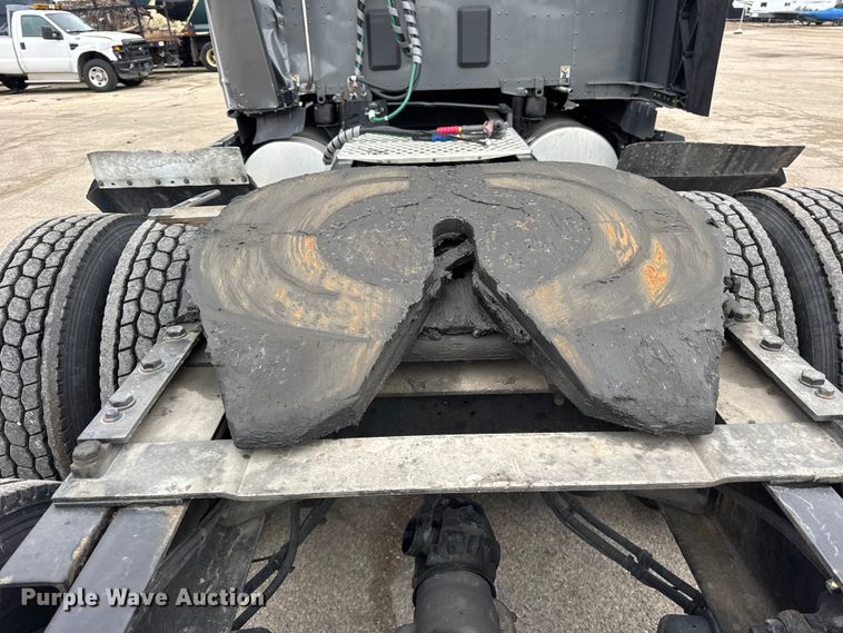 image for item YA1520 2022 Kenworth T680 semi truck