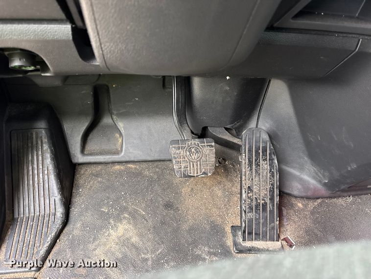 image for item YA1520 2022 Kenworth T680 semi truck